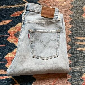 Levi 501 90s Women’s Jeans in Worn In Light Indigo